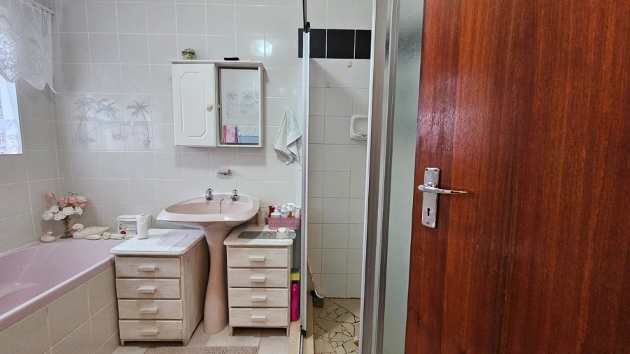5 Bedroom Property for Sale in Mossel Bay Ext 15 Western Cape